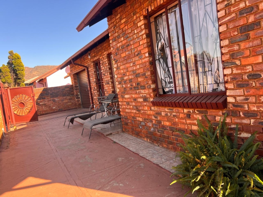 2 Bedroom Property for Sale in Geelhoutpark North West